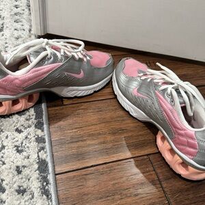 Nike Impax VINTAGE Pink & Silver Running
Shoes